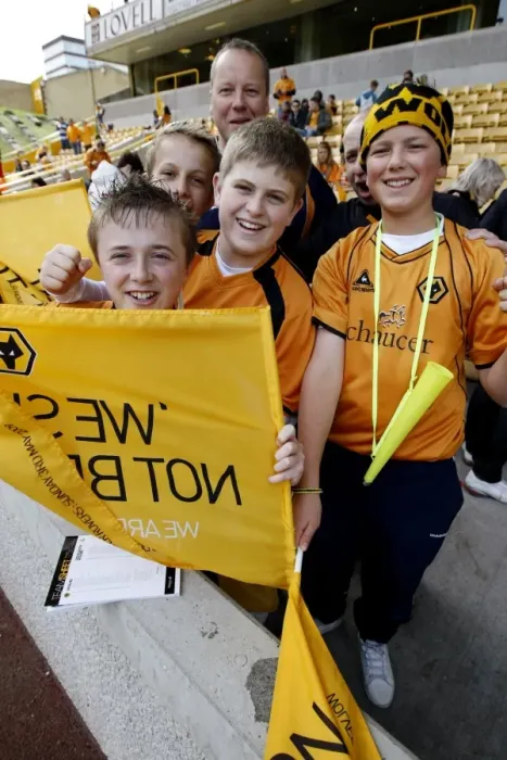 Framed Print : Unforgettable Championship Title Win: Wolverhampton Wanderers Fans Celebrate at Molineux (03 / 05 / 09)