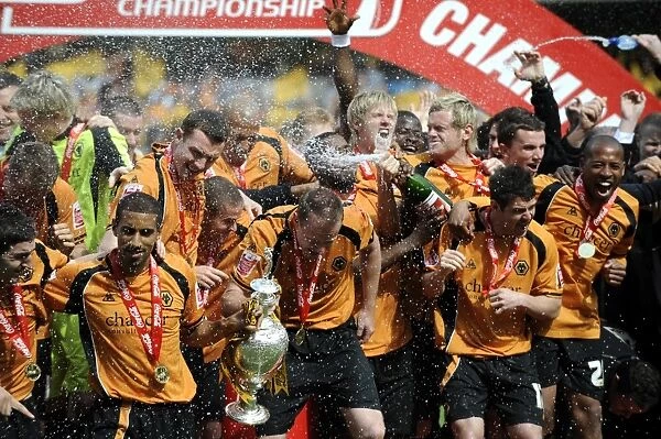 Wolverhampton Wanderers: Championship Promotion Celebration with Trophy (vs Doncaster Rovers, 2008-09)