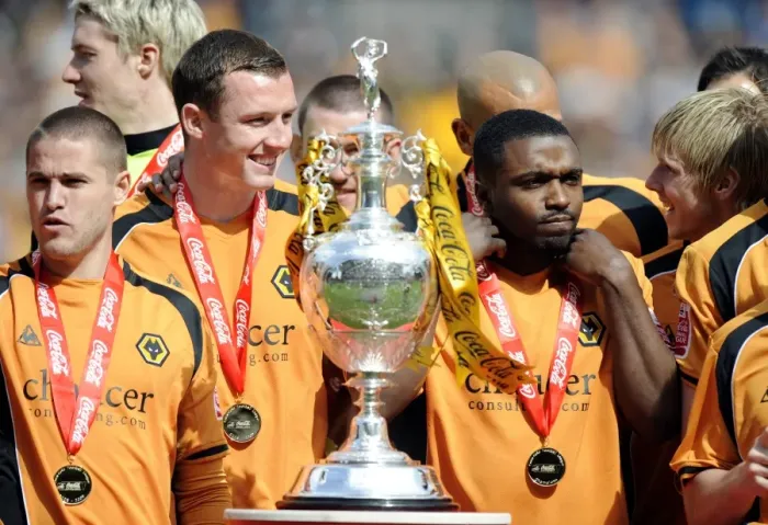 Framed Print : Wolverhampton Wanderers: Championship Title Win - Celebrating Promotion with the Trophy (Molineux, 2008-09)