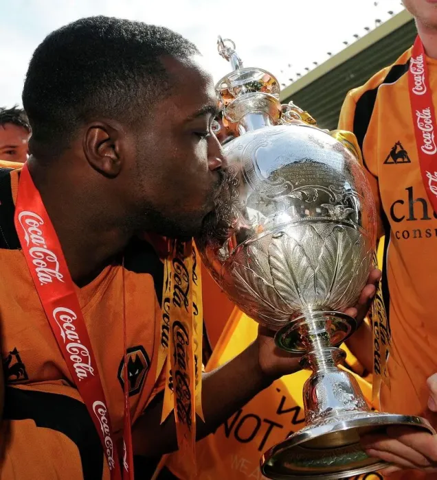Framed Print : Wolverhampton Wanderers: Championship Victory - Sylvan Ebanks-Blake and the Trophy (2008-2009) Framed Print : Wolverhampton Wanderers: Championship Victory - Sylvan Ebanks-Blake and the Trophy (2008-2009)