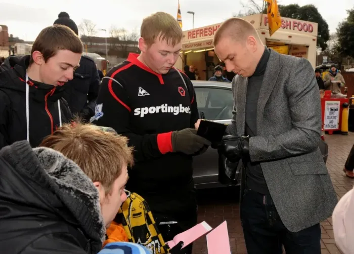 Framed Print : Wolverhampton Wanderers: Jamie O'Hara Engages with Fans - Autograph Signing Session vs Stoke Framed Print : Wolverhampton Wanderers: Jamie O'Hara Engages with Fans - Autograph Signing Session vs Stoke