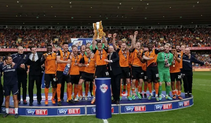 Framed Print : Wolverhampton Wanderers: Sam Ricketts Lifts Sky Bet League One Trophy (2014) Framed Print : Wolverhampton Wanderers: Sam Ricketts Lifts Sky Bet League One Trophy (2014)