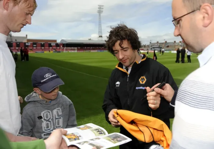Framed Print : Wolverhampton Wanderers: Stephen Hunt Signing Autographs at Bohemians Pre-Season Friendly Framed Print : Wolverhampton Wanderers: Stephen Hunt Signing Autographs at Bohemians Pre-Season Friendly