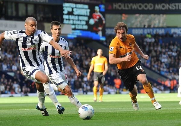 Wolverhampton Wanderers Stephen Hunt Slips Past Scharner and Reid in Intense Barclays Premier League Showdown