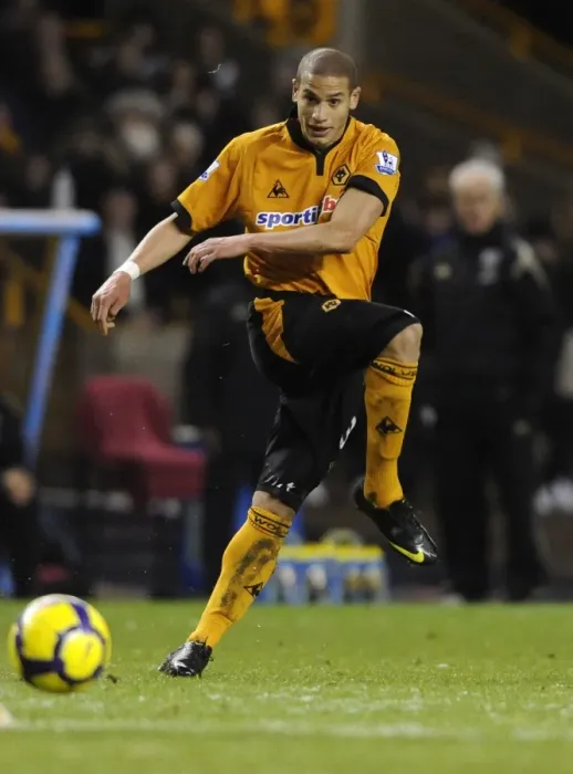 Framed Print : Wolverhampton Wanderers vs. Tottenham Hotspur: A Battle in the Premier League - Guedioura's Unyielding Determination