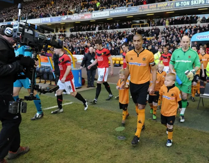 Framed Print : Wolverhampton Wanderers vs Manchester United: Barclays Premier League - Mascots Showdown (Wolves v Manchester United, 06-03-10) Framed Print : Wolverhampton Wanderers vs Manchester United: Barclays Premier League - Mascots Showdown (Wolves v Manchester United, 06-03-10)