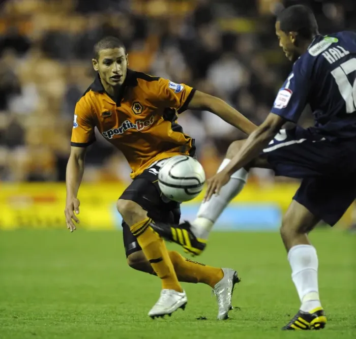 Framed Print : Wolverhampton Wanderers vs. Southend United: Clash in Carling Cup Round Two - A Face-Off Between Guedioura and Hall