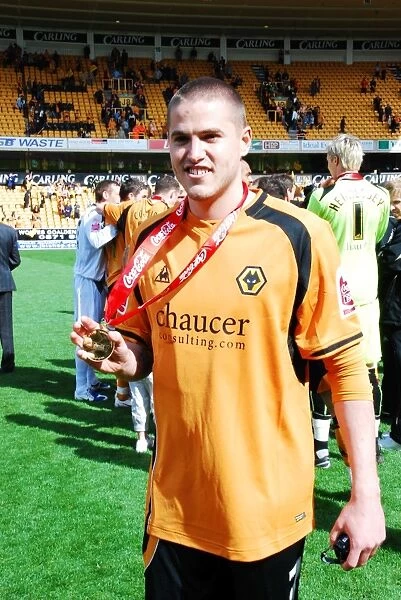 Wolves Glory: Unforgettable 08-09 Championship Title Win - A Season to Remember