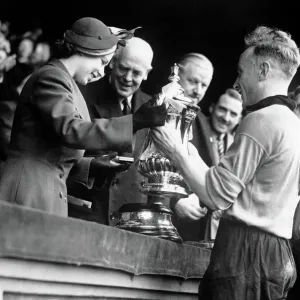 FA Cup Final, Wolves vs Leicester City, Billy Wright presented with the trophy