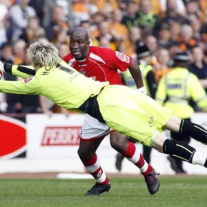Hennessey vs Moore: Clash between Wolverhampton Wanderers and Barnsley Goalkeepers in Championship Match, 2009 Hennessey vs Moore: Clash between Wolverhampton Wanderers and Barnsley Goalkeepers in Championship Match, 2009