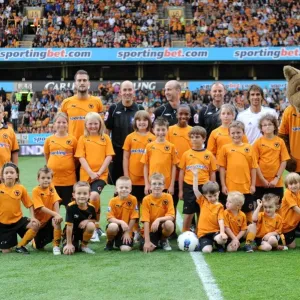 Mascot Clash: Wolverhampton Wanderers vs Real Zaragoza - Pre-season Friendly Mascot Clash: Wolverhampton Wanderers vs Real Zaragoza - Pre-season Friendly