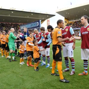 Mascot Showdown: Wolves vs Burnley - Barclays Premier League