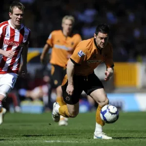 Matt Jarvis vs Glenn Whelan: Intense Rivalry in Wolverhampton Wanderers vs Stoke City Barclays Premier League Clash (April 11, 2010)