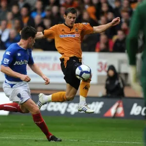 Matt Jarvis vs Steve Finnan: Intense Battle in Wolverhampton Wanderers vs Portsmouth Barclays Premier League Clash Matt Jarvis vs Steve Finnan: Intense Battle in Wolverhampton Wanderers vs Portsmouth Barclays Premier League Clash