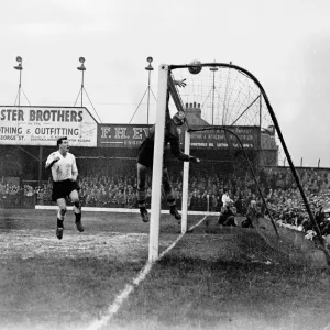 Soccer - Football League Division One - Luton Town v Wolverhampton Wanderers