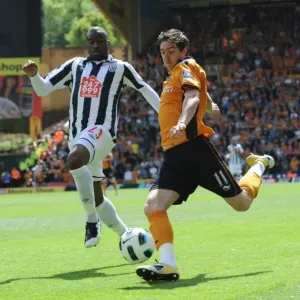 A Tense Moment in the Barclays Premier League: Stephen Ward vs. Abdoulaye Meite - Wolverhampton Wanderers vs. West Bromwich Albion A Tense Moment in the Barclays Premier League: Stephen Ward vs. Abdoulaye Meite - Wolverhampton Wanderers vs. West Bromwich Albion