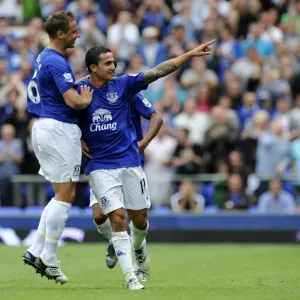 Tim Cahill's Stunner: Everton Takes 1-0 Lead Over Wolverhampton Wanderers in Barclays League Clash Tim Cahill's Stunner: Everton Takes 1-0 Lead Over Wolverhampton Wanderers in Barclays League Clash