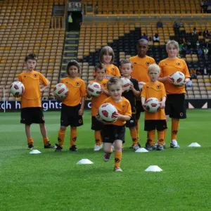 Wolverhampton Wanderers Matchday Mascots: Pre-Game Training - Wolves vs. Real Zaragoza Wolverhampton Wanderers Matchday Mascots: Pre-Game Training - Wolves vs. Real Zaragoza