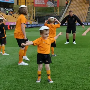 Wolverhampton Wanderers: Matchday Mascots Pre-Game Training - Wolves vs. Real Zaragoza Wolverhampton Wanderers: Matchday Mascots Pre-Game Training - Wolves vs. Real Zaragoza