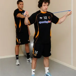 Wolverhampton Wanderers: Pre-Season Training in Ireland - Hunt and Kightly's Weightlifting Session Wolverhampton Wanderers: Pre-Season Training in Ireland - Hunt and Kightly's Weightlifting Session
