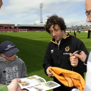Wolverhampton Wanderers: Stephen Hunt Signing Autographs at Bohemians Pre-Season Friendly