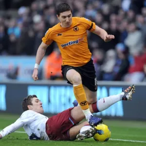 Wolverhampton Wanderers vs Aston Villa: Intense Encounter between Stephen Ward and Gary Gardner in the Premier League Wolverhampton Wanderers vs Aston Villa: Intense Encounter between Stephen Ward and Gary Gardner in the Premier League