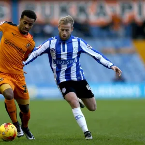 Wolverhampton Wanderers vs Sheffield Wednesday: Nathan Byrne vs Barry Bannan - Intense Battle in Sky Bet Championship (Season 2014-15)