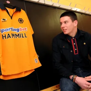 Wolverhampton Wanderers Welcome New Midfielder: Adam Hammill Joins the Team