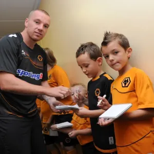Wolves vs. Real Zaragoza: A Tunnel Showdown - Clash of the Matchday Mascots Wolves vs. Real Zaragoza: A Tunnel Showdown - Clash of the Matchday Mascots
