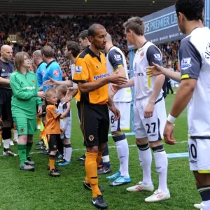Wolves vs Sunderland: Mascot Showdown - Barclays Premier League Wolves vs Sunderland: Mascot Showdown - Barclays Premier League