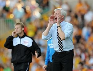 Wolves v Newcastle Collection: Alan Pardew vs Wolverhampton Wanderers: A Clash of Coaches (Wolves vs Newcastle United)