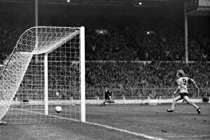 Images Dated 15th March 1980: Andy Gray's Game-Winning Goal: Wolves Clinch League Cup Against Nottingham Forest
