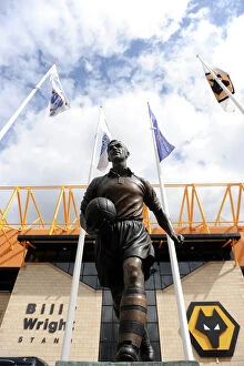 Wolves Collection: Billy Wright Statue