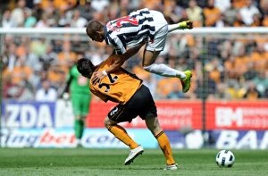 Wolves v West Bromwich Albion Collection: Intense Rivalry: Foley vs. Odemwingie - Wolverhampton Wanderers vs