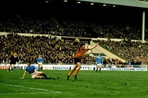 Images Dated 2nd March 1974: League Cup Final, Wolves vs Machester City, John Richards celebrates winning goal