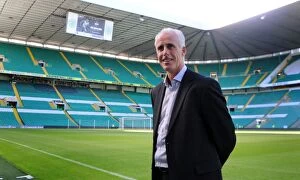Celtic v Wolves Collection: Mick McCarthy: Wolverhampton Wanderers Manager in Action Against Celtic