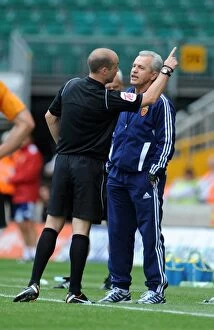 Wolves v Real Zaragoza Collection: Referee Red Cards Javier Aguirre: Wolves vs Real Zaragoza