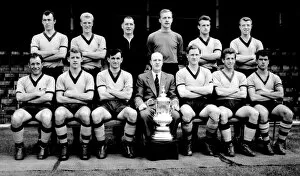 Stan Cullis Collection: Stan Cullis with the 1960 FA Cup Winning Squad