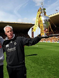 Images Dated 3rd May 2009: Wolverhampton Wanderers: Championing the Championship with Mick McCarthy and the Trophy (May 3)