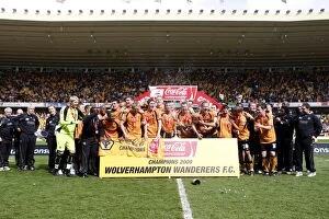 Championship Champions Celebration Collection: Wolverhampton Wanderers: Championship Champions 2008-09 - Celebrating Promotion with the Trophy