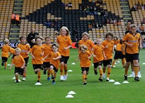 Wolves v Real Zaragoza Collection: Wolverhampton Wanderers: Matchday Mascots Gear Up for Wolves vs